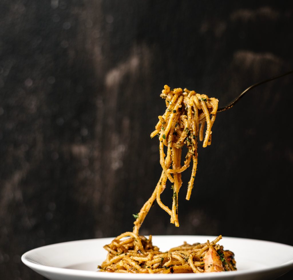 how-to-make-pasta-aglio-olio-with-fresh-garlic-from-giolitti-deli